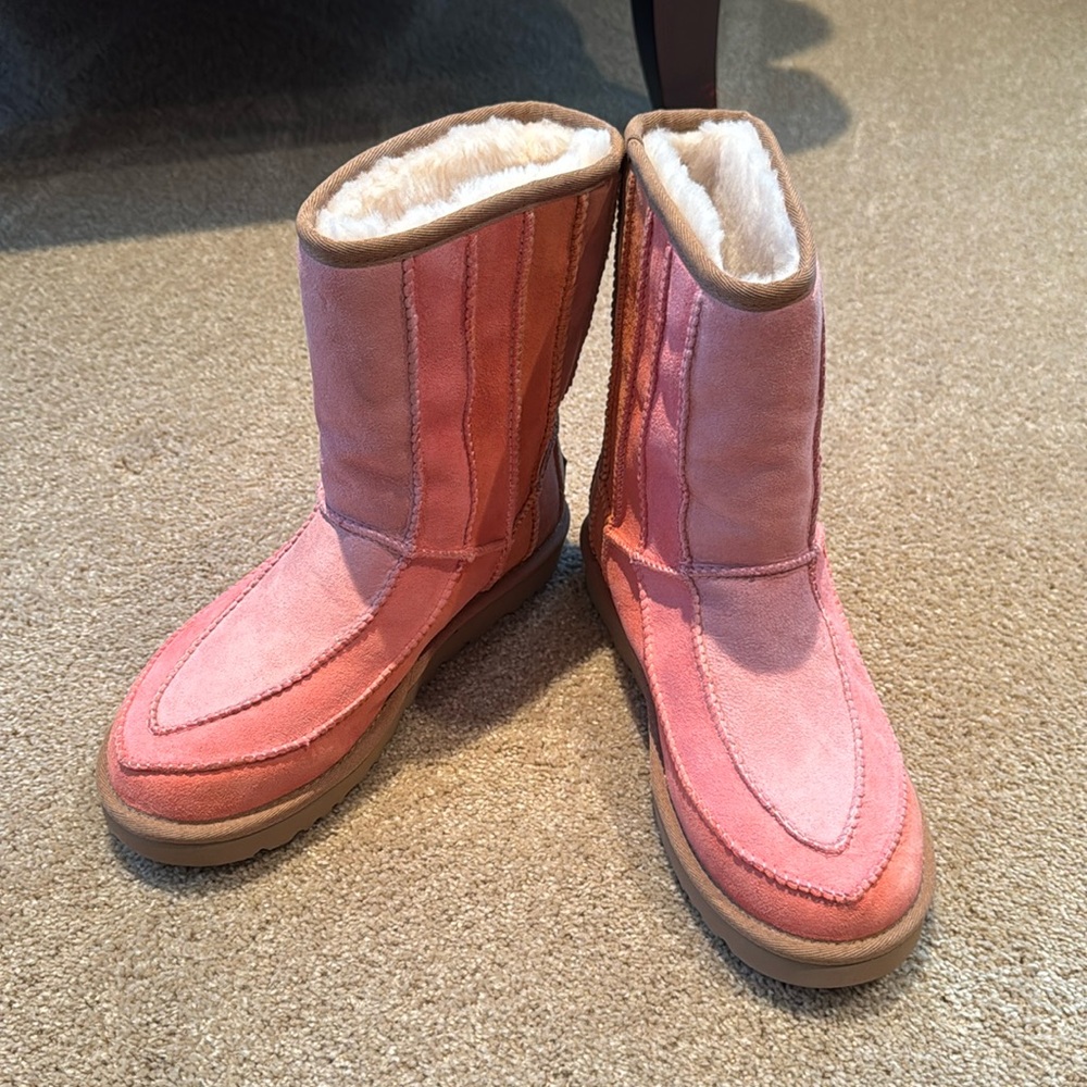Ugg woman’s size 7 Classic Repeated boot.